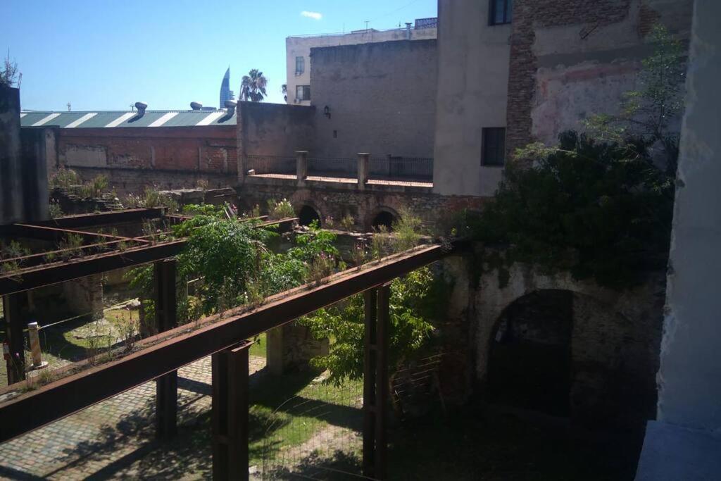The Wall Montevideo 001 Live In The Old Town 外观 照片